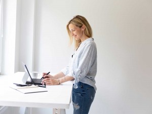 STANDING DESKS - SO WHY SHOULD WE USE THEM?